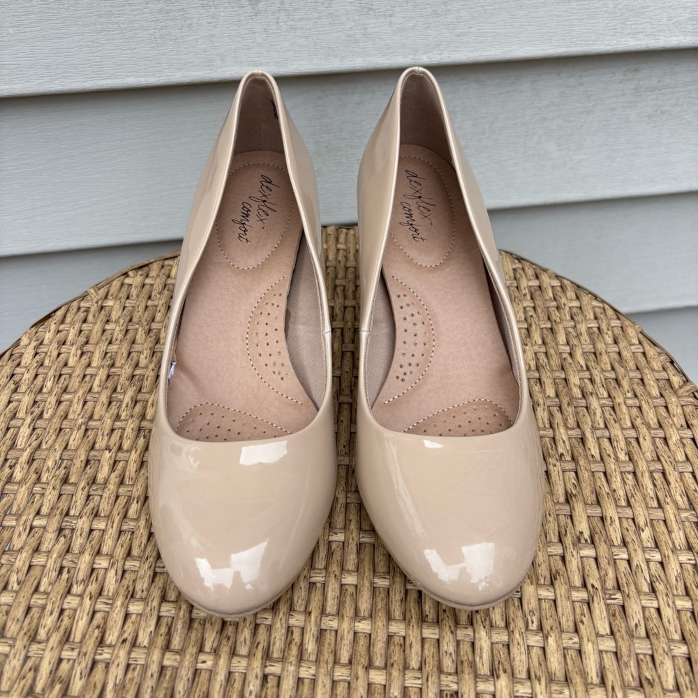 Dexflex Comfort Round Toe Nude Patent Heels. Size 10. New without box-never worn